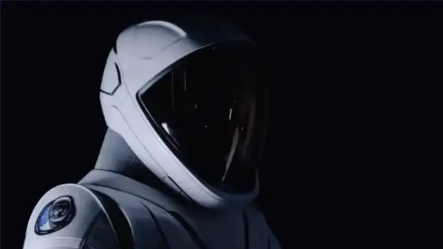 Nuevo traje EVA de SpaceX.