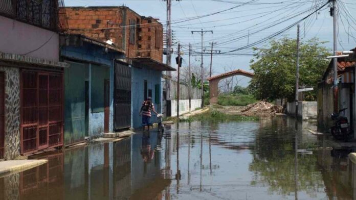 Sur de Maracay afectado por inundaciones tras fuerte lluvia