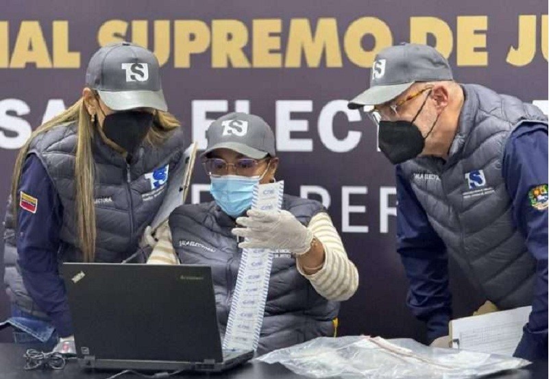 TSJ visitó este domingo 18 al CNE
