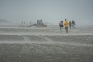 Tormenta "Debby" se mueve sobre Carolina del Sur y amenaza con inundaciones