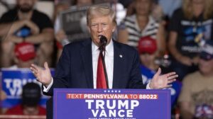Trump duda que Harris sea negra y sugiere que cambió su identidad racial para ganar votos