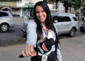 ÚLTIMA HORA | Se cumplen 24 horas de la detención de la periodista Carolina Guaita: familiares desconocen su paradero (Video) - AlbertoNews