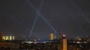Ucrania dice que derribó 60 de los 74 drones que Rusia usó en ataques nocturnos