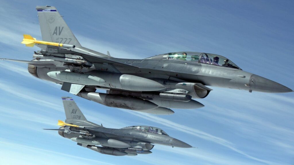 Ucrania recibió los primeros F-16 de EEUU y Rusia se prepara para derribarlos