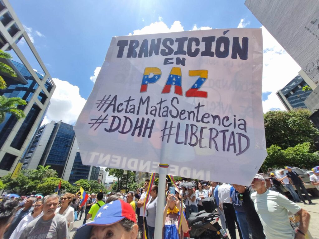 “Un mes y lo que haga falta”, la promesa de los opositores a un mes del “fraude electoral” 
