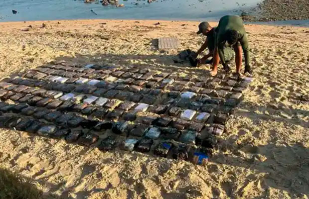Un muerto y 600 panelas de marihuana incautadas tras persecución a peñero en Paraguaná