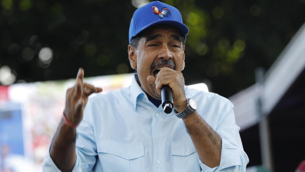 Decenas de miles de venezolanos apoyan en una gran manifestación en Caracas al presidente Nicolás Maduro
