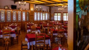 Uno de los mejores ternascos de Aragón se come en un restaurante de carretera en un pueblo de 200 habitantes