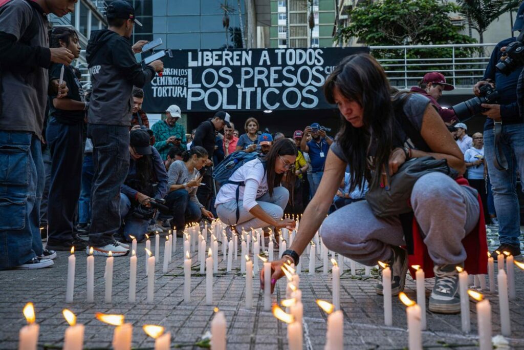Venezolanos pidieron la libertad de presos políticos durante vigilia en Caracas