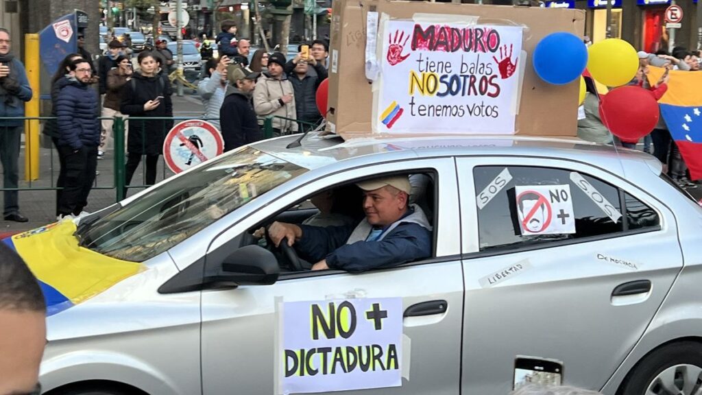 Venezolanos se manifestaron en Montevideo para denunciar el fraude electoral de Nicolás Maduro