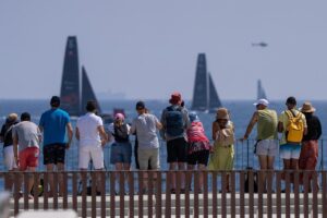 Visitantes ya disfrutan de las actividades del Race Village de la Copa del América