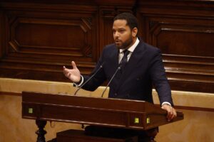 Vox advierte de que el Gobierno de Illa "seguirá dejando desamparado" el uso del castellano en los colegios