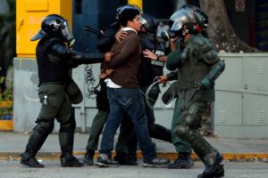 Washington Post dice que Maduro superó cifra de menores de edad detenidos en un mes de dictadura argentina y la de Pinochet