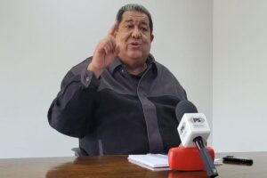 Zambrano: Es insostenible que trabajadores sigan recibiendo bonos y el salario esté congelado