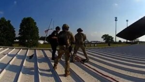 así es la vista del operativo policial desde una cámara corporal
