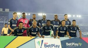 así sería la nueva camiseta negra con dorado del club