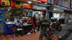 atentado contra un extranjero dejó herida a una mujer por bala perdida