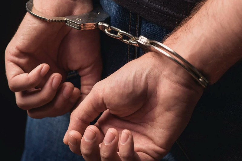 cobraba 600 dólares a sus víctimas y las amenazaba si no pagaban