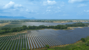 cuenta con 176.700 paneles solares para llevar luz a 106 mil hogares
