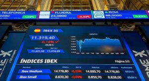 el Ibex 35 cierra su peor semana en más de un año y pierde un 4,4% acumulado