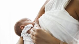 expertos debaten sobre los beneficios de la lactancia materna para la salud y el planeta