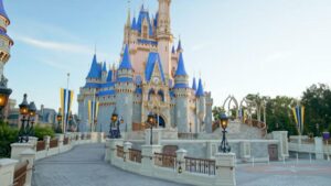 la compañía pide retirarla por su suscripción a Disney+