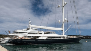 la fiscalía italiana investiga al capitán del yate