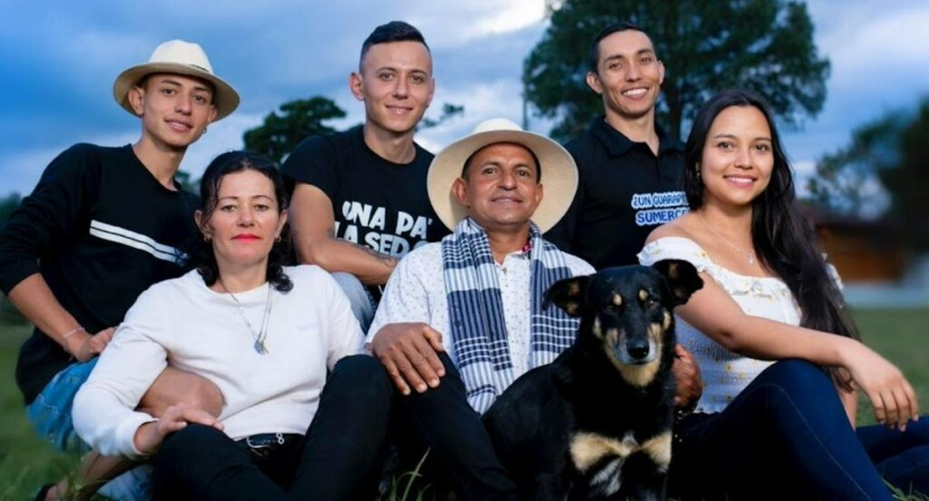 muerte de mamá destapó envidia contra familiares según un hijo