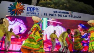 notas altas en lucha contra la pobreza y política ambiental