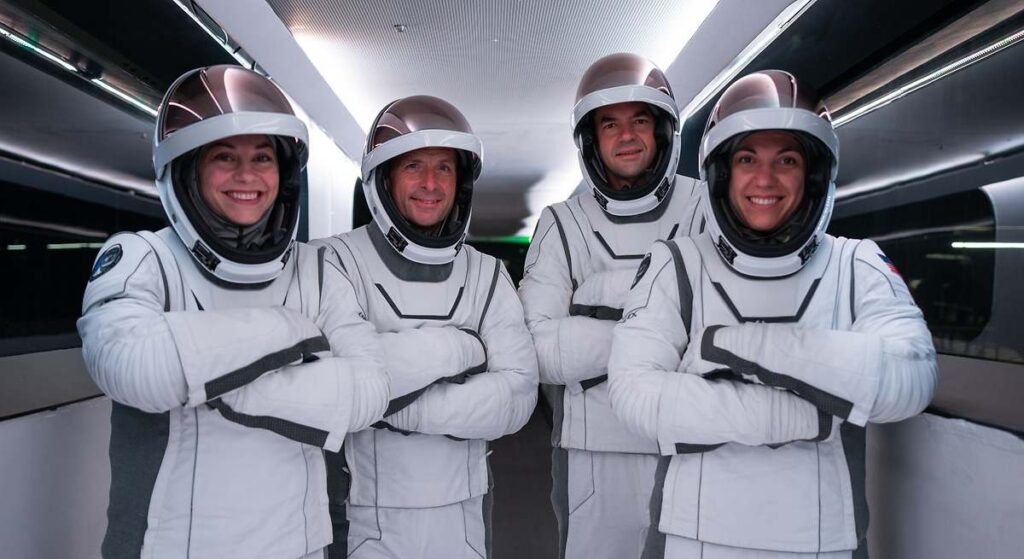 quienes realizarán la primera caminata espacial privada a bordo de una nave de Elon Musk