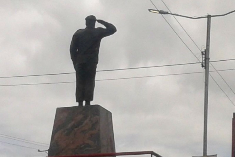 santero explica el misterio que estaría detrás de las estatuas de Hugo Chávez (+Análisis)
