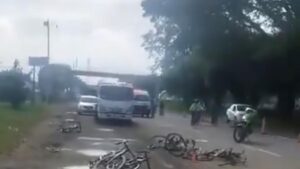 vehículo particular arrolló a grupo de ciclistas; hay varios heridos