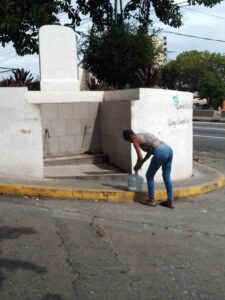 ¡Ayuda! Vecinos de Vegamar están cansados de cargar agua