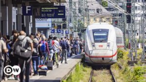 ¿Cómo hacer que el ferrocarril alemán vuelva a ser eficaz? – DW – 13/08/2024