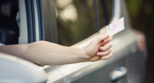 ¿Cuál es la edad máxima para renovar la licencia en Colombia? Requisitos y más