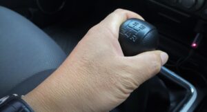 ¿Cuánto consume un carro en neutro? Esto gasta de gasolina según científicos