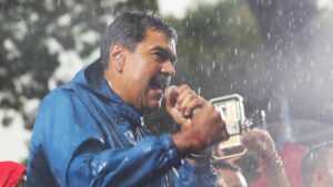 ¿Qué implicaría la criminalización de WhatsApp, fundamental en una Venezuela marcada por “desiertos informativos”?