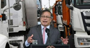 00 p. m. Gobierno y transportadores para acuerdo