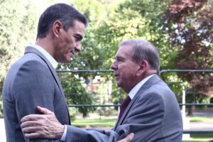 Sánchez traslada en su encuentro con González que España trabaja "en favor de la democracia y el diálogo" en Venezuela