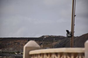 La frontera de Ceuta, cerrada de forma intermitente por el acercamiento de cientos de migrantes