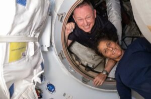 Astronautas estadounidenses atrapados en el espacio votarán en las elecciones presidenciales - AlbertoNews