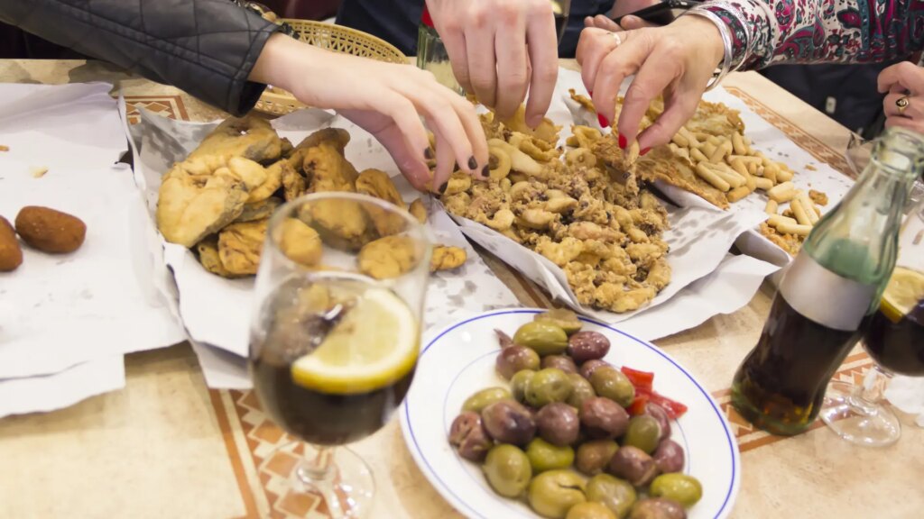El bar de carretera que cuenta con uno de los primeros buffets libre de pescadito frito en España