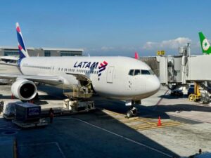 Acción de Latam Airlines llega al Mercado Global Colombiano listada por bvc | Finanzas | Economía