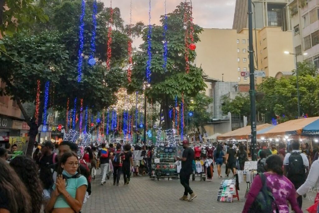 Aguinaldos deberían ser de $2.000 a $3.200, según trabajadores