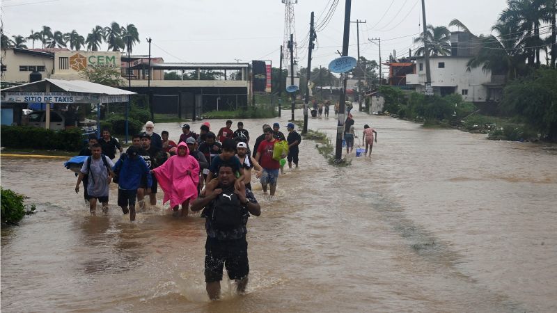 Al menos nueve personas han muerto hasta este sábado debido a las fuertes lluvias causadas por el paso del ciclón John por el sureste de México