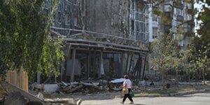 Al menos tres muertos en un ataque ruso en la ciudad natal de Zelenski mientras Rusia intercepta más de 100 drones ucranianos