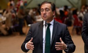 Albares reafirma el compromiso de España con la democracia en Venezuela