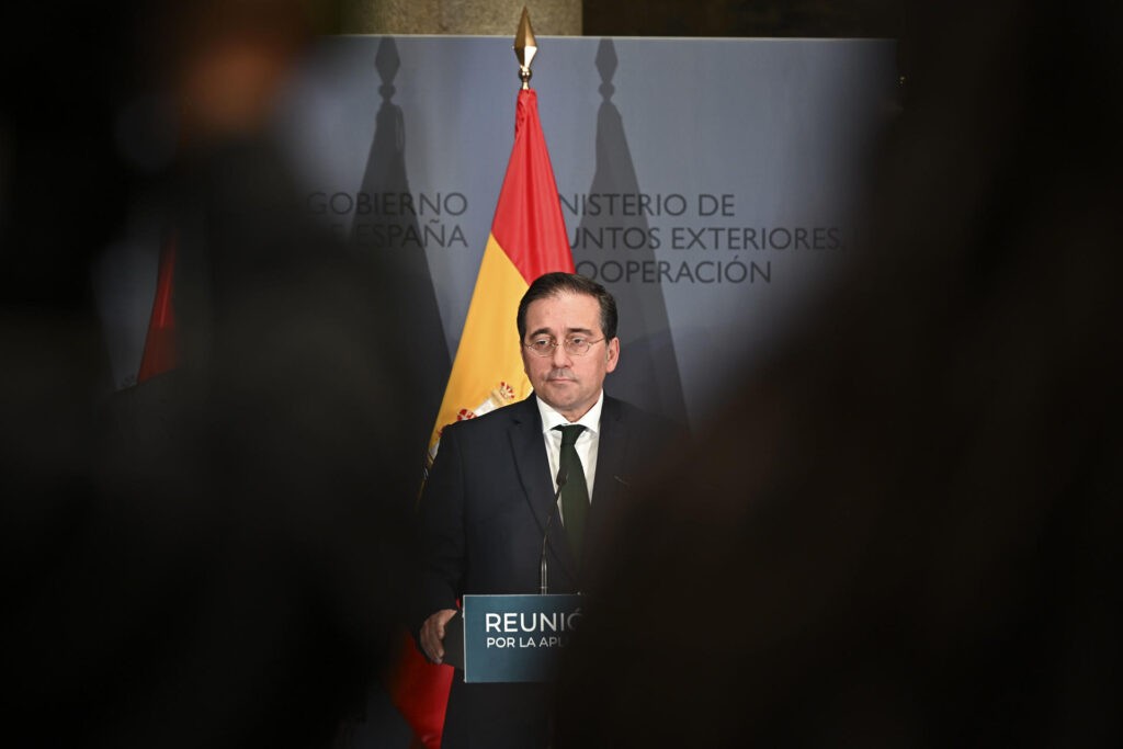 Albares ve como una "decisión soberana" que Caracas convoque al embajador español