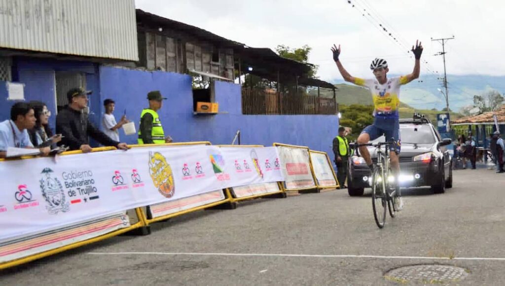 Ángel Rivas domina el páramo de La Laja – Diario La Nación