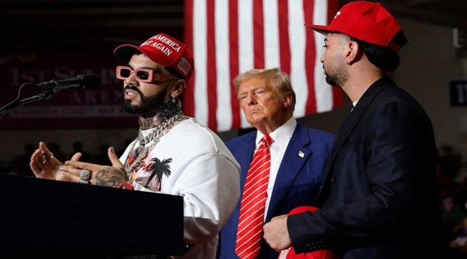 Anuel AA y Justin Quiles participan en un mitin de Trump